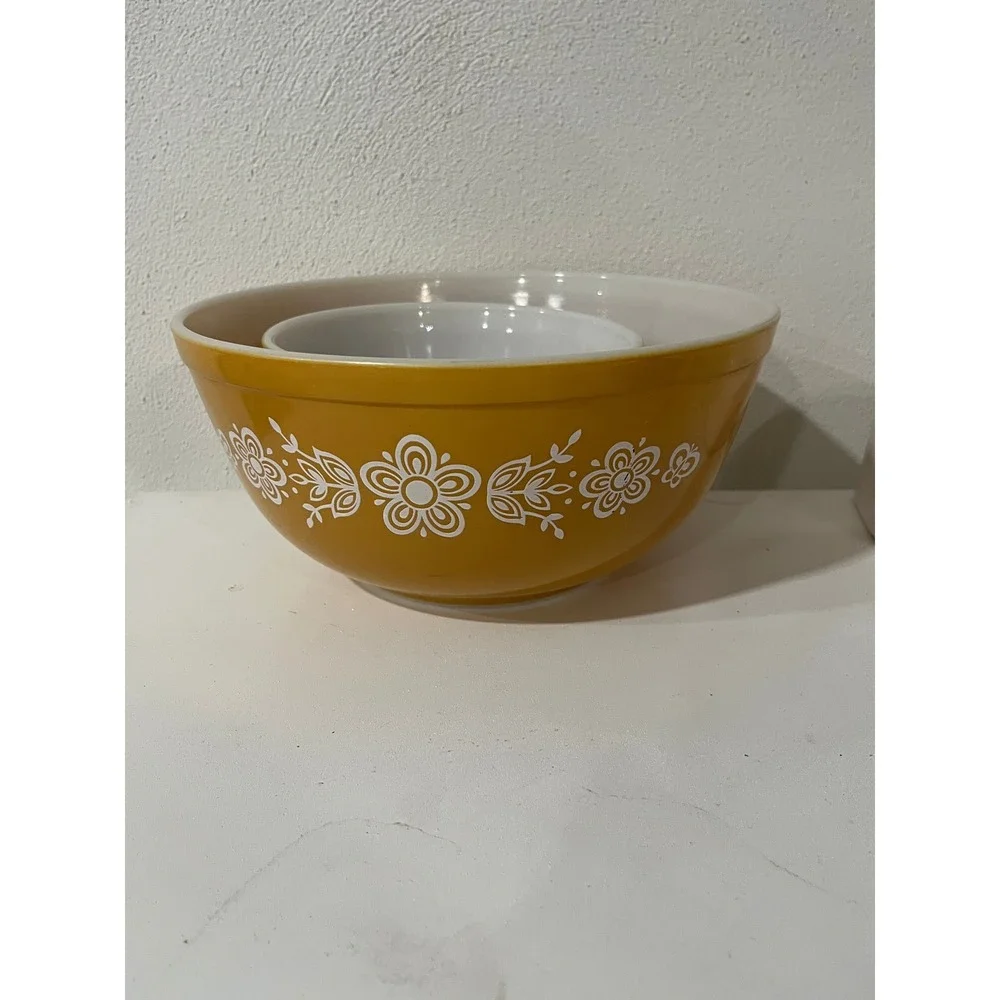 Pyrex Butterfly Gold Mixing Bowls Set of 2 Mustard Yellow 401 1.5pt 403 2.5qt
